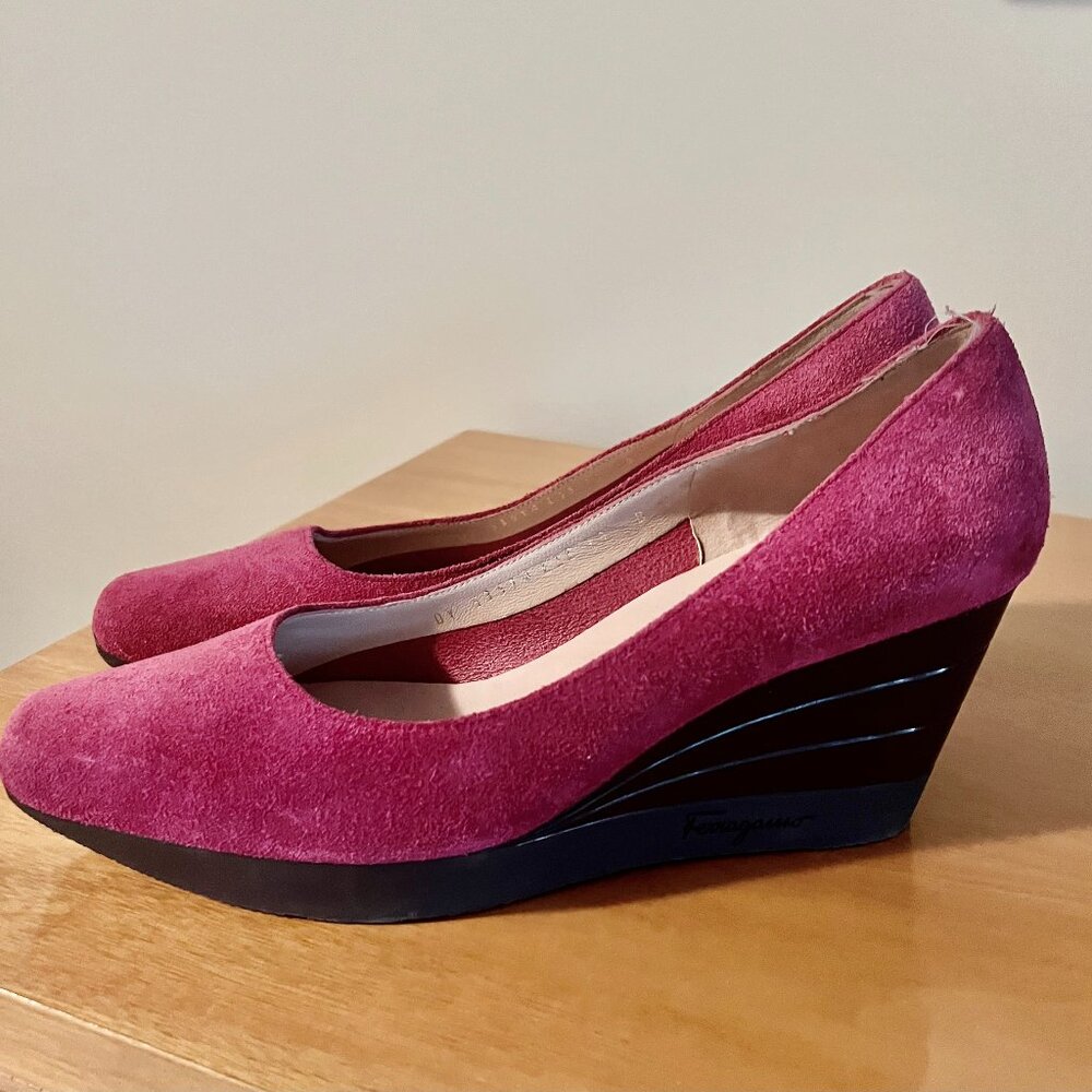 Ferragamo pink suede wedge pumps